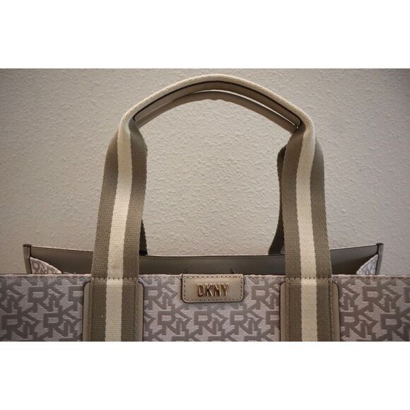 DKNY R41AFD61-gu0 Women's Beige Monogram Cassie Large Book Tote Bag - Picture 9 of 16
